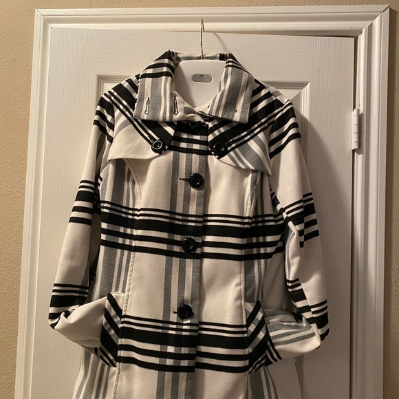 Black and White 6 button jacket/coat with side pockets - Picture 3 of 8